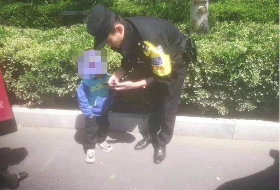 小男孩意外走失 滨州惠民民警及时帮寻家人
