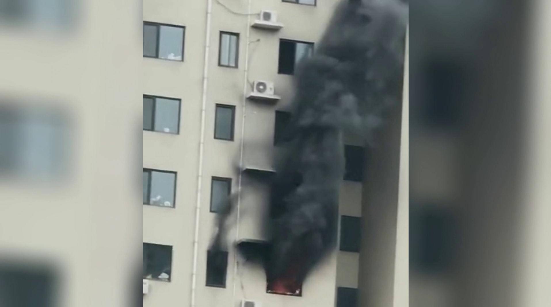 济南高新区一居民室内插排起火！过火面积10平方米 所幸未造成人员伤亡