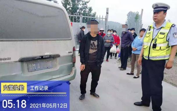 核载9人竟然坐了12人 滨州邹平一司机被处罚款200元记6分