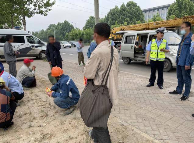 滨州邹平一面包车乘员与民警“躲猫猫” 最终被查处消除隐患