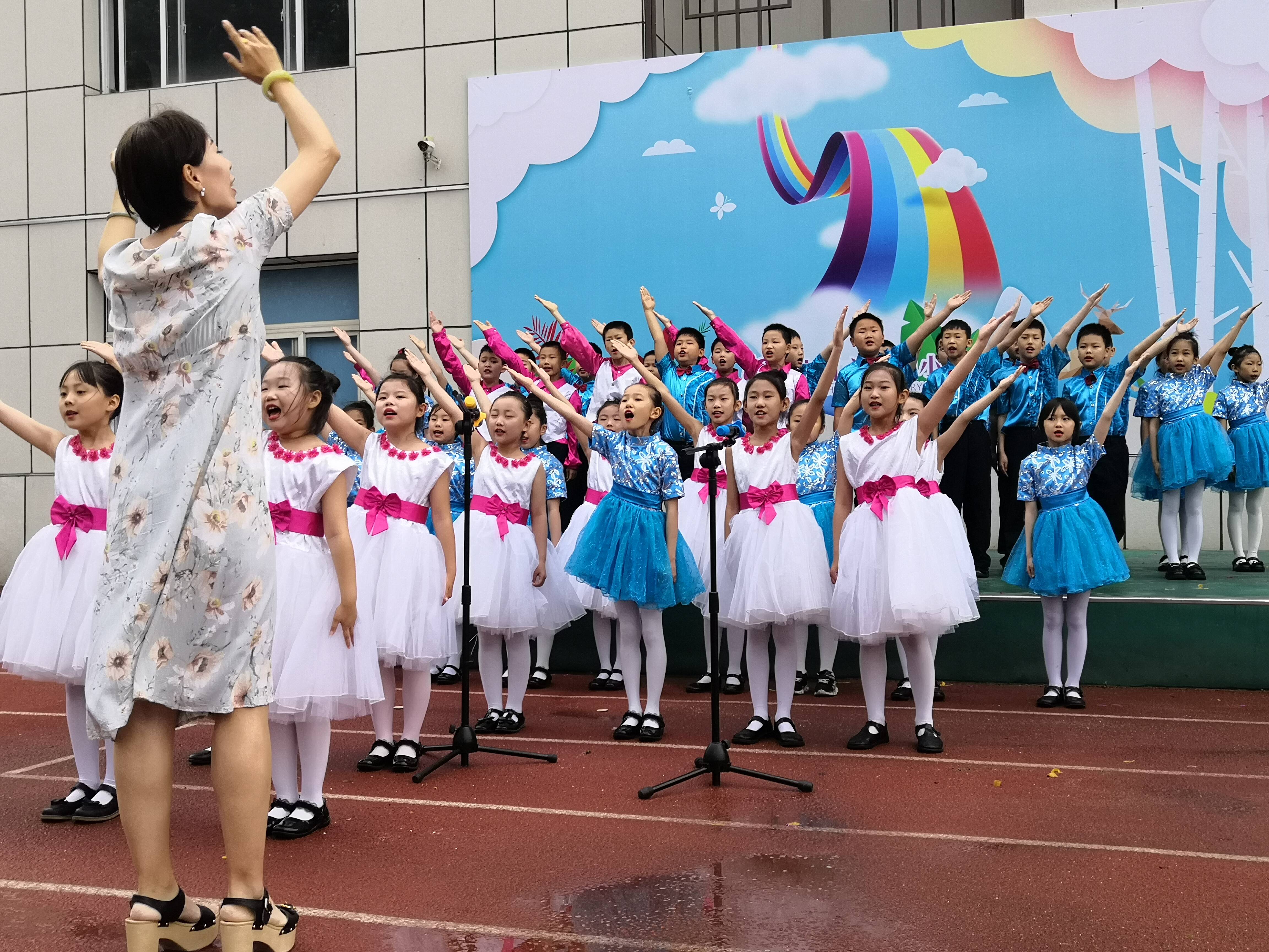 济南市花园小学举行庆六一暨“红色经典伴成长”活动