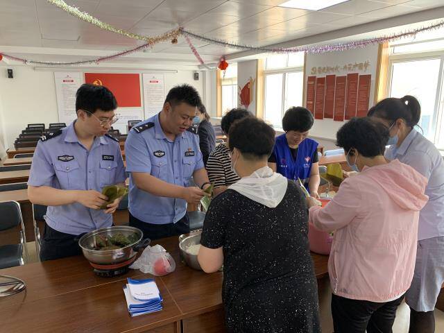 威海：粽子飘香进社区，警民和谐迎端午