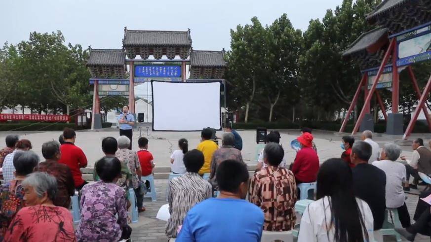 滨州滨城公安禁毒公益电影巡回展播在杜受田故居广场举行