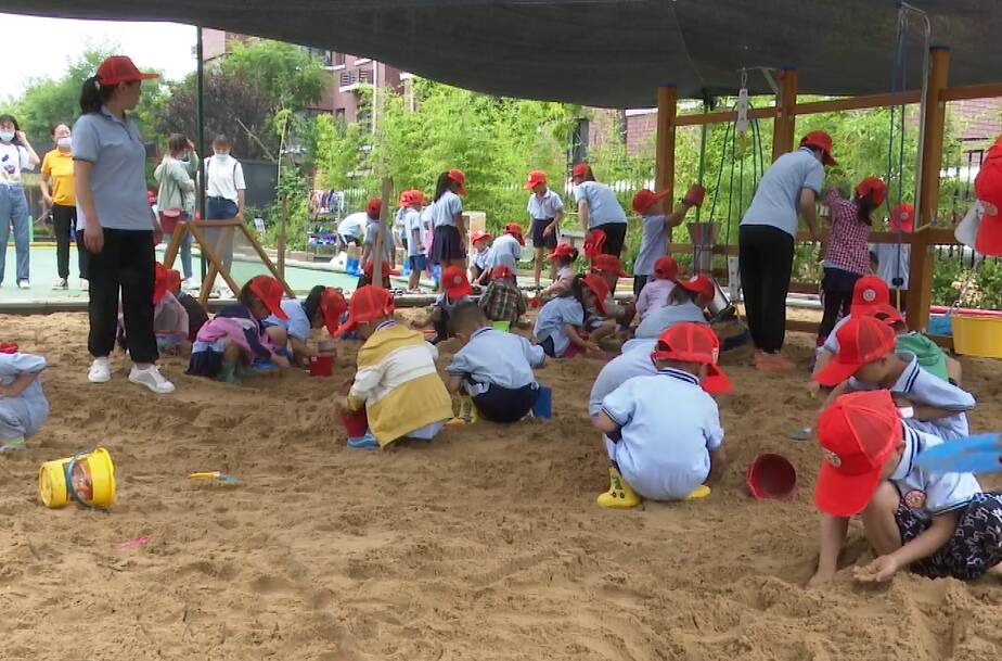 推进学前教育游戏试验区建设，滕州幼儿园里的孩子享受欢乐童年