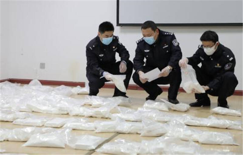 青岛海关联合青岛公安查获毒品可卡因215.37公斤