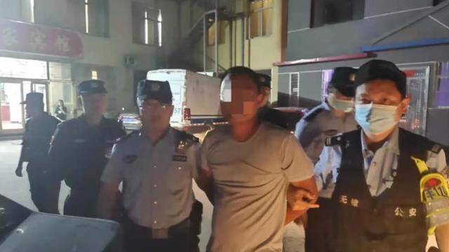 滨州无棣一男子当街驾车撞击民警后逃逸 藏匿宾馆内被抓