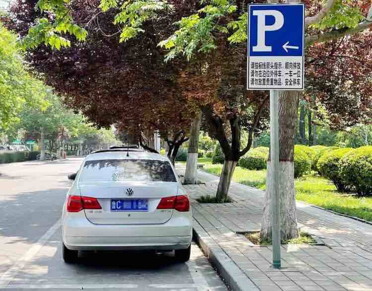 淄博34条支路2226个停车位可在夜间、周末及法定假期临时免费停车