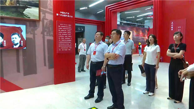 庆祝中国共产党成立100周年青岛主题展开展