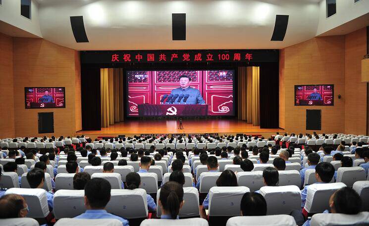 临沂各界干部群众收听收看庆祝中国共产党成立100周年大会
