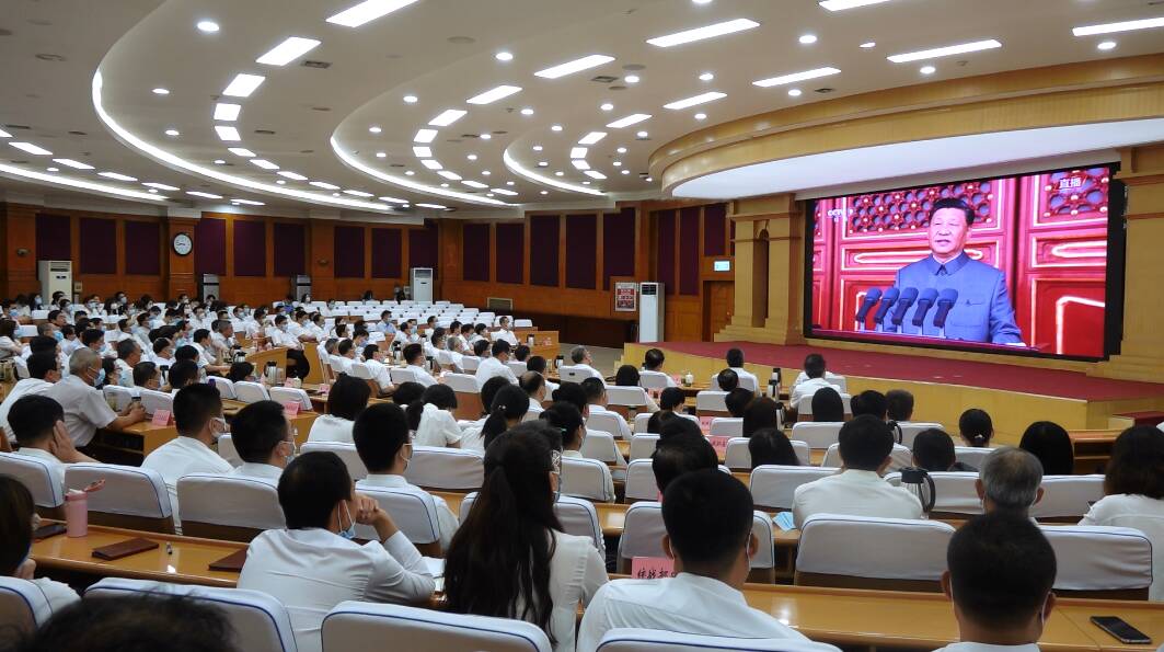 日照社会各界收听收看庆祝中国共产党成立100周年大会