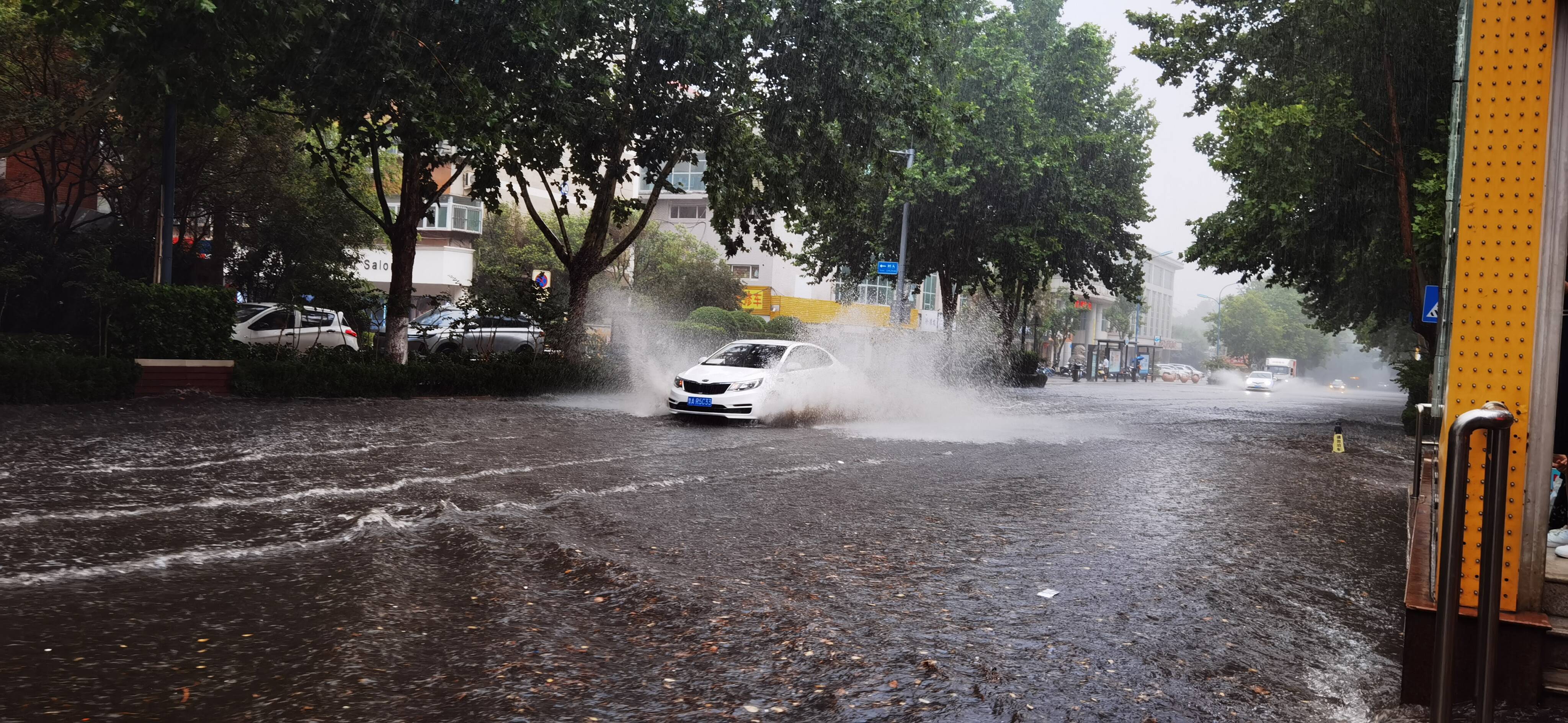 雷阵雨抵达济南发布雷电黄色预警局部地区有短时强降水