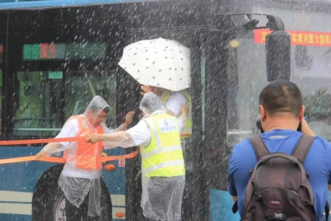 应对本轮降雨 济南公交启动汛期恶劣天气应急预案