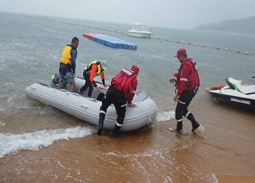 为游客安全“护航”！威海高新区国际海水浴场成立高水平专业救援队