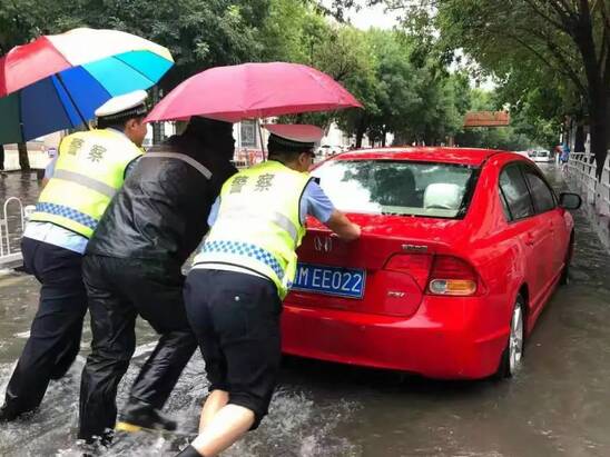 风雨骤来，滨州交警在积极行动！