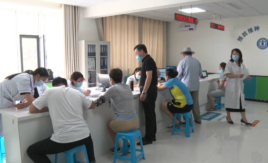 数百名医务工作者甘当群众健康“守门人”，枣庄市中区疫苗接种“火力全开”