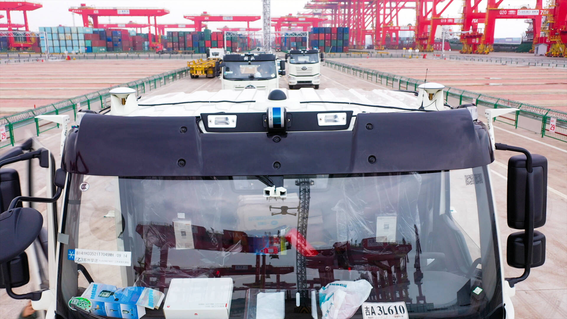 山东港口日照港无人集卡首次实现百公里外超远程智慧驾驶