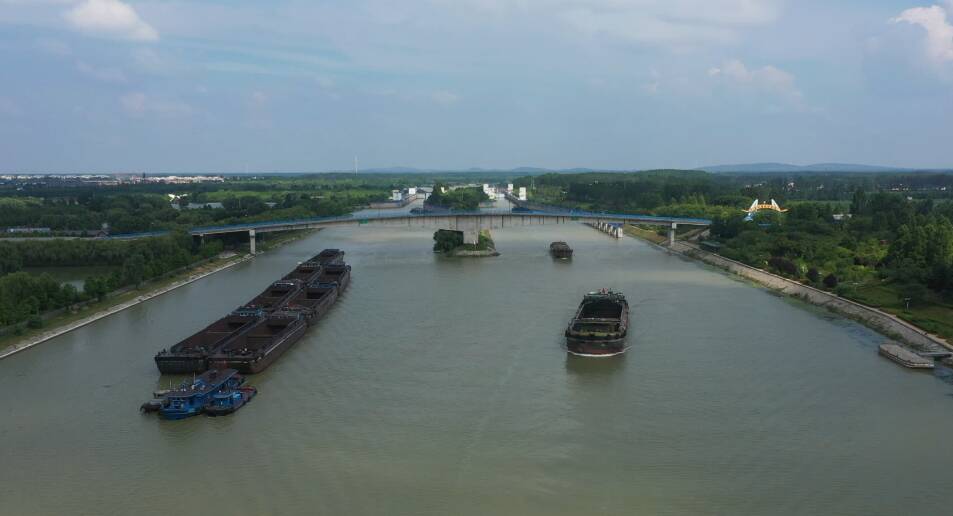防汛响应解除，船舶有序过闸！京杭运河枣庄段全线通航