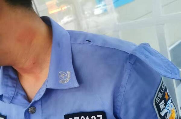 济南：现实版“农夫与蛇” 民警救助醉酒男子反被袭