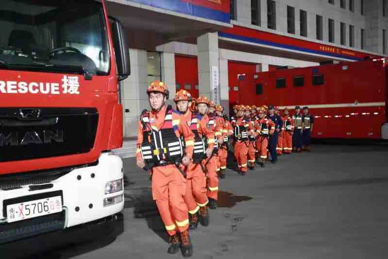 10辆消防车 38名指战员 淄博市消防救援支队星夜驰援河南抗洪一线