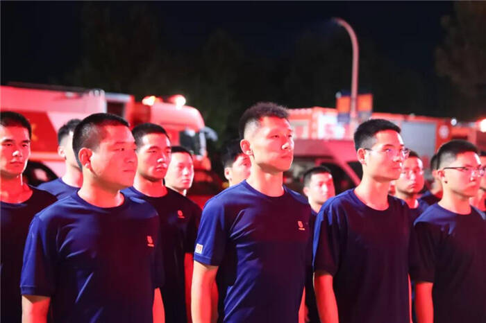 星夜驰援 东营消防52名指战员跨区域增援河南