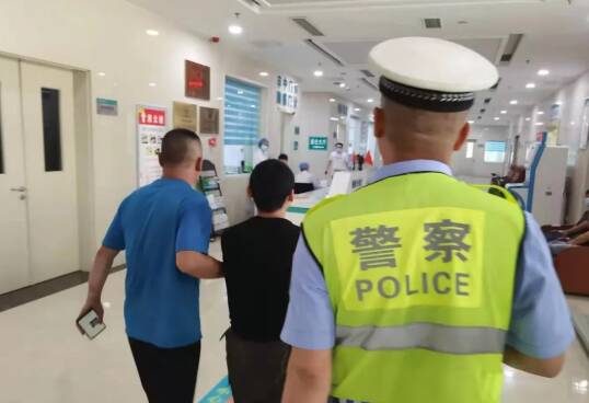 一男子手部受伤 滨州惠民民警火速护送就医