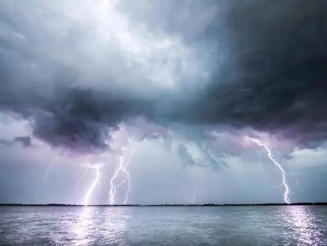 闪电气象吧丨泰安市气象台发布雷电黄色预警！今天下午到夜间有雷雨大风