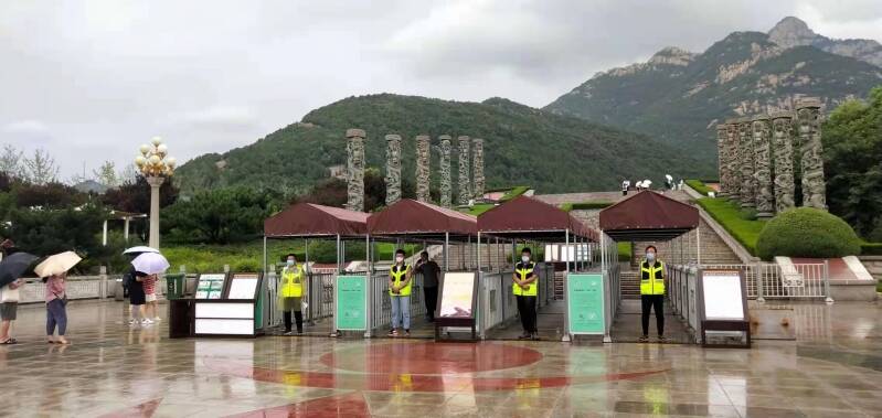 受台风“烟花”影响泰山景区暂停开放 进山游客已全部安全撤离