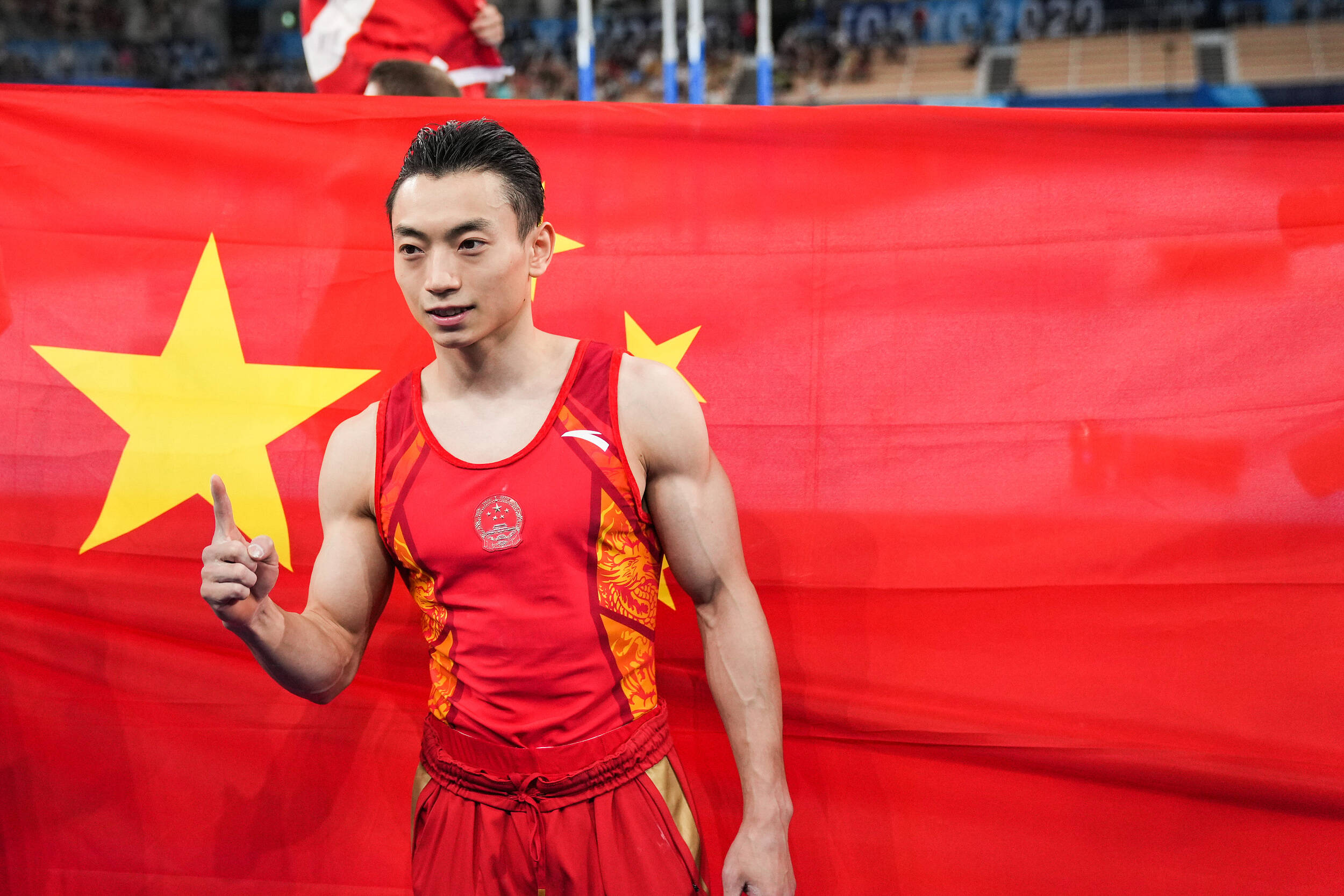 邹敬园双杠摘金师兄奥运五金王邹凯全程观战并称赞动作全世界最标准