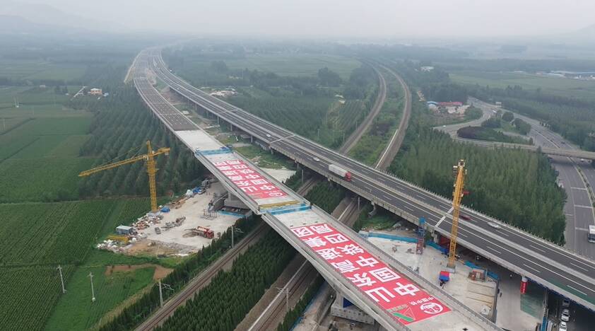 京台高速泰枣段改扩建项目跨京沪铁路转体桥顺利完成双转体施工