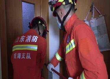 儿童被反锁家中卫生间 威海消防快速破门营救