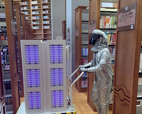助力读者安心阅读 威海图书馆引进“移动式图书杀菌机”