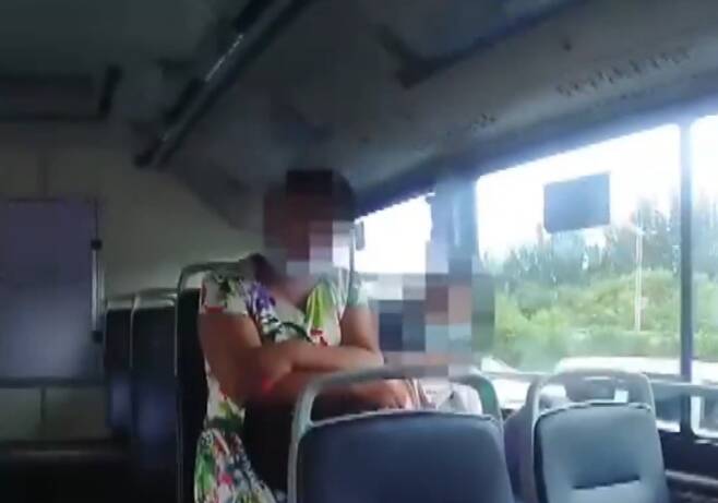 视频曝光｜女子乘公交不戴口罩“要自由” 民警劝阻反被抓伤 刑拘！
