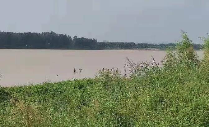 五名少年在黄河游泳 滨州民警及时发现劝阻上岸