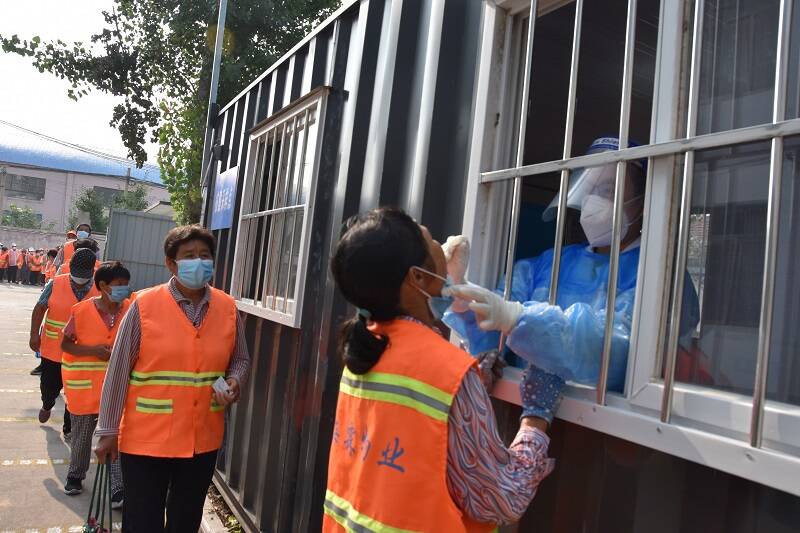 曲阜姚村镇组织环卫保洁人员进行核酸检测