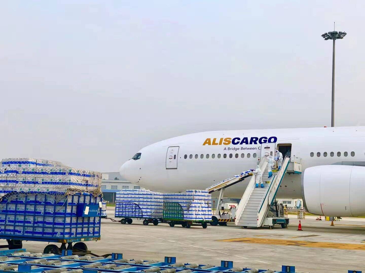 意大利AlisCargo航空全球首飞降落济南国际机场