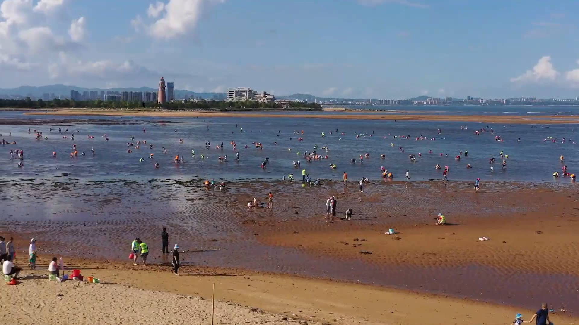 走去威海荣成赶海寻鲜感受初秋之季的清爽怡人