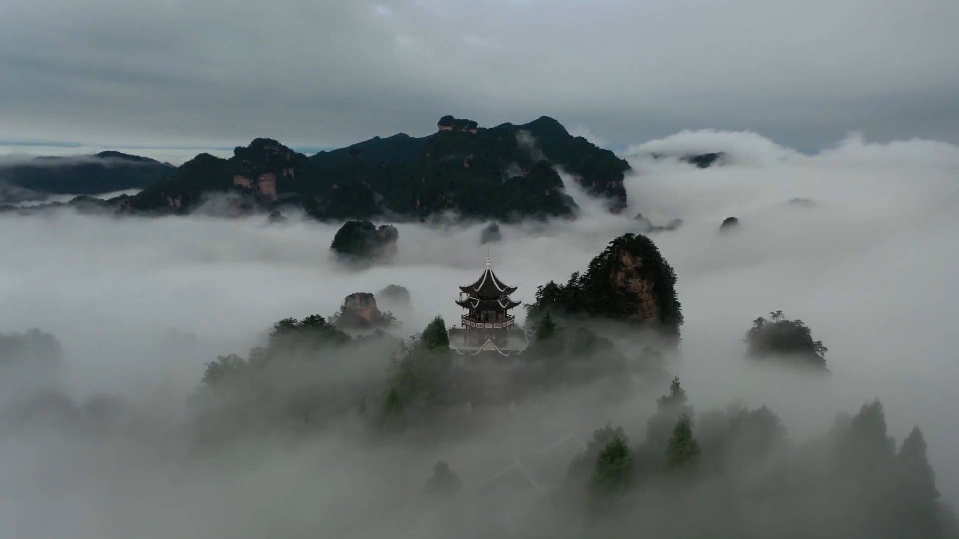 美！張家界部分景區恢復開放 鳥瞰武陵源雨后云海