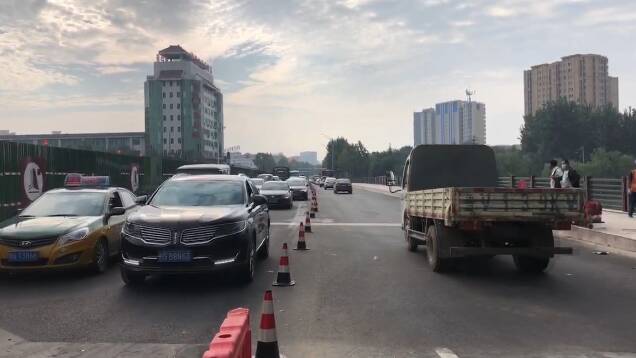 潍坊“国防桥”通行实现“南北交替” 北半幅桥9月2日封闭