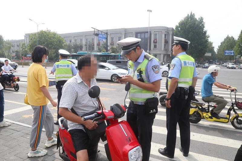 济南上线首个 “非机动车违法采集专用电警”系统 新增20处违法抓拍采集点
