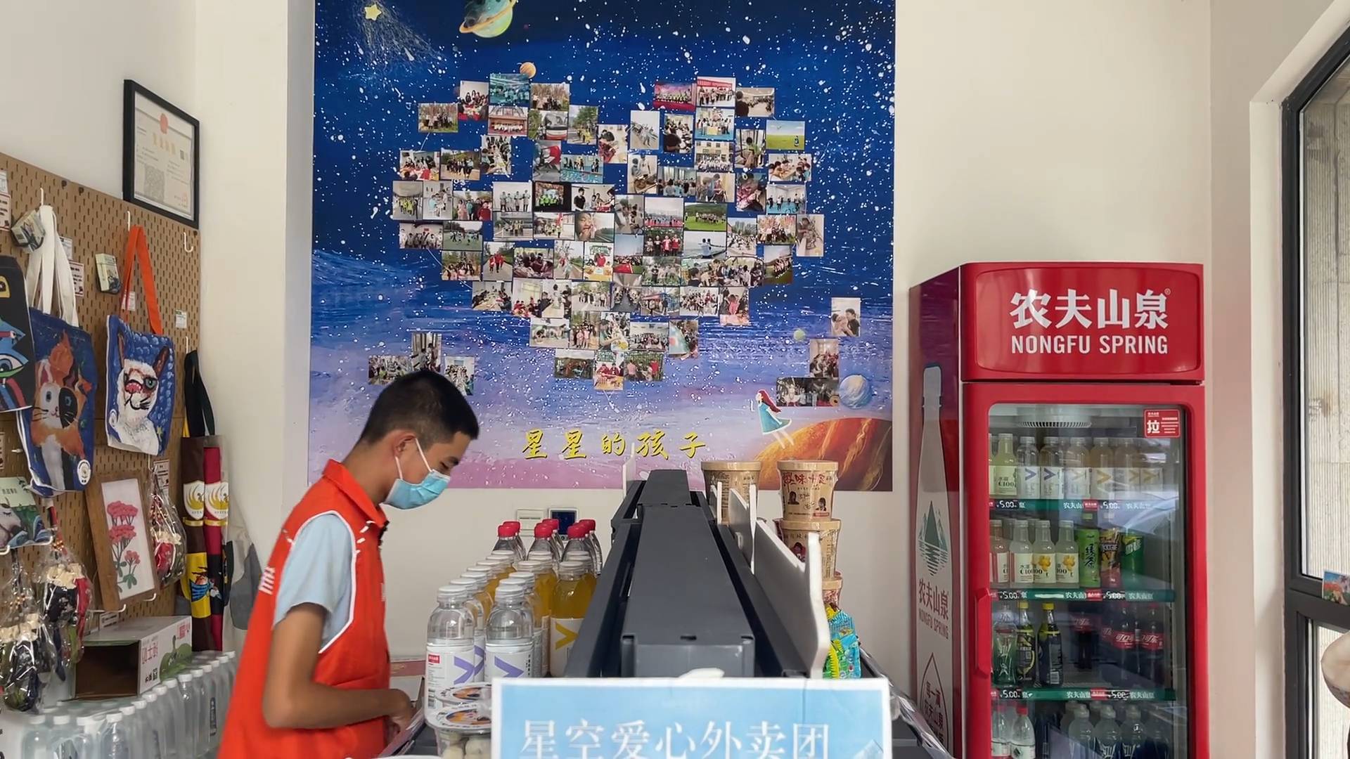 记者探访济南市首家“星空小卖部” ：这里不仅有零食，更有爱和希望