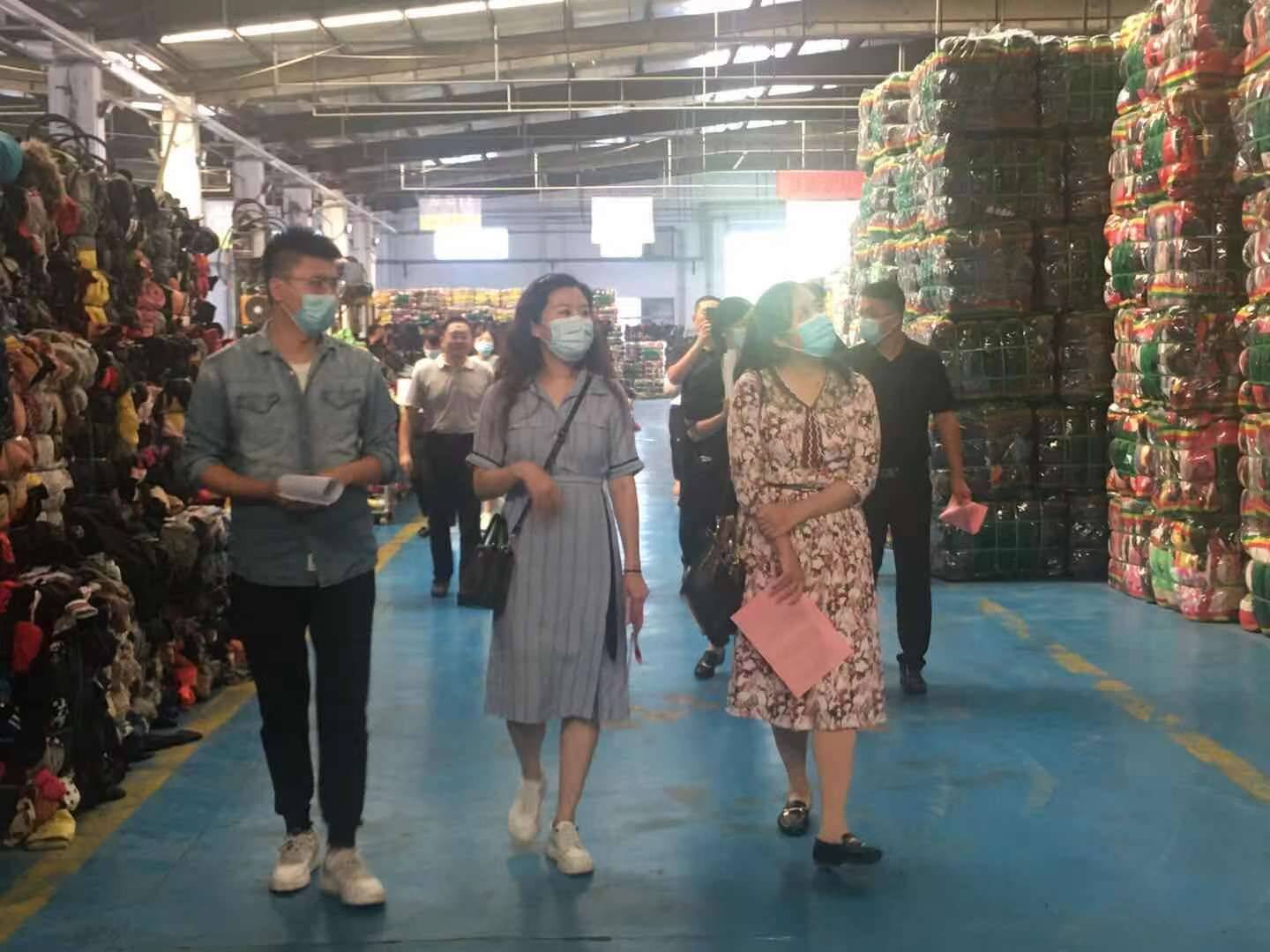 探访华北最大纺织品再生处理工厂，枣庄普衣国际经贸让闲置衣服“活起来”