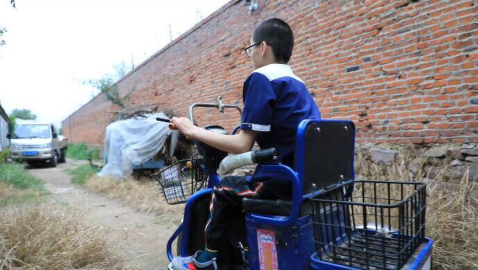 日照“轮椅少年”刘凯旋上大学了