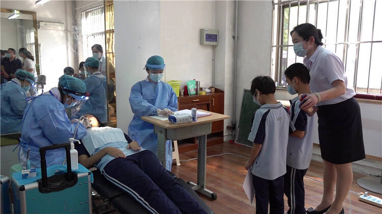 “全国爱牙日”潍坊组织医疗专家走进校园送上“口腔健康大礼包”