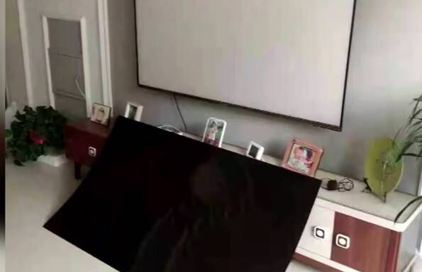 滨州市民购买创维电视刚用一年多 电视屏幕竟然掉了