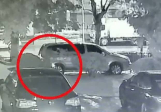 济南：一夜之间9辆汽车玻璃被撬 “砸车玻璃大盗”颗粒无收被刑拘