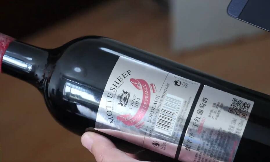 假红酒贴标变“名酒”① | 婚礼上 50元一瓶的进口波尔多红酒是假的