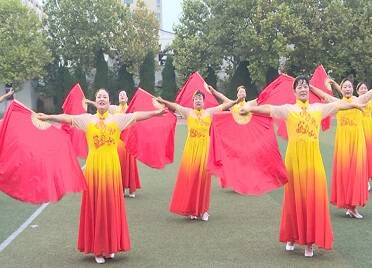 威海临港区“党旗飘扬 幸福临港”群众健身舞蹈大赛举行