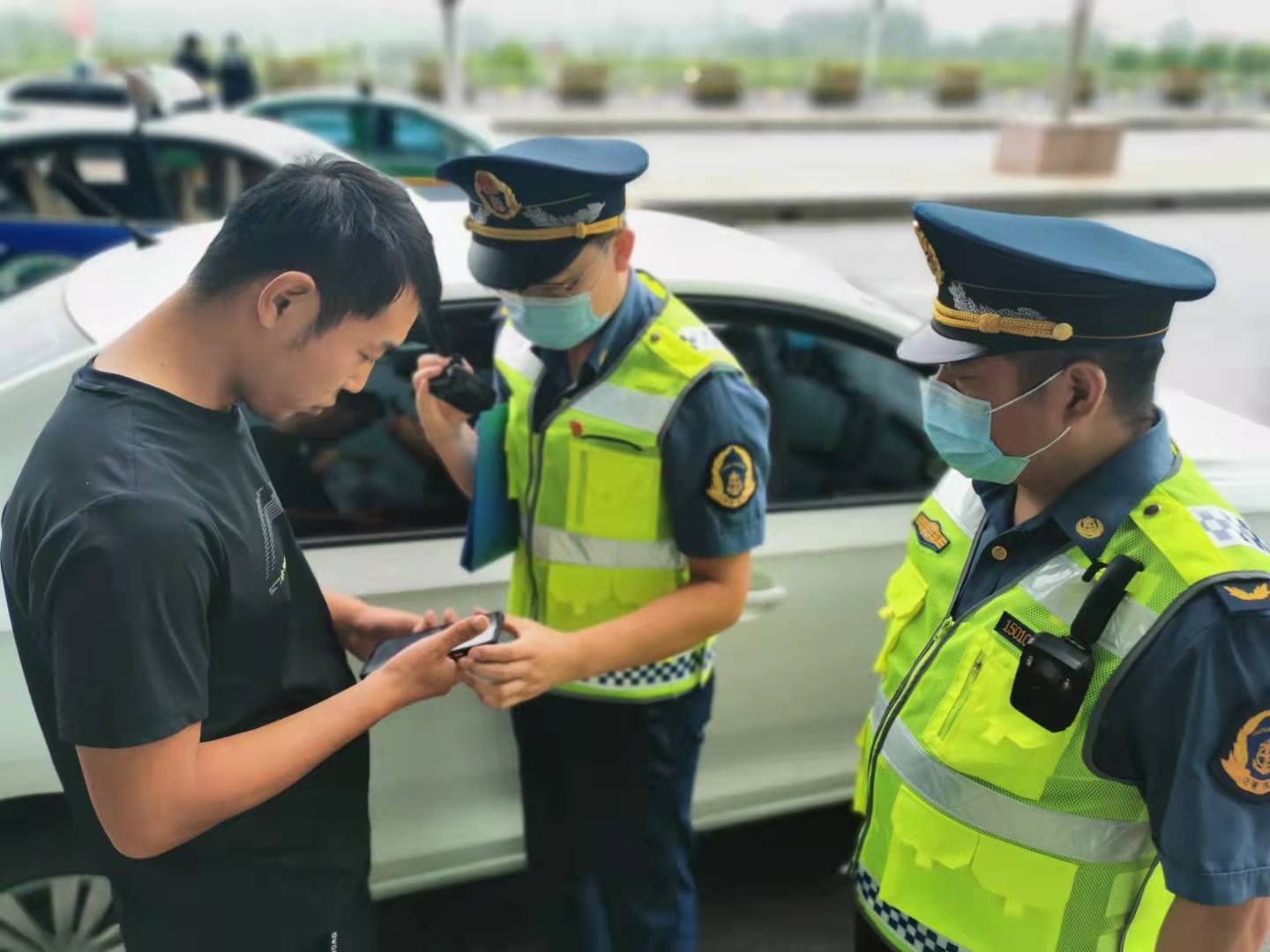 济南市开展打击网络预约出租汽车违法行为“雷霆二号”集中行动