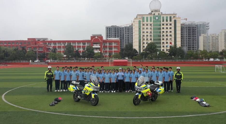“一盔一带”进校园！枣庄薛城区开展交通安全宣传活动