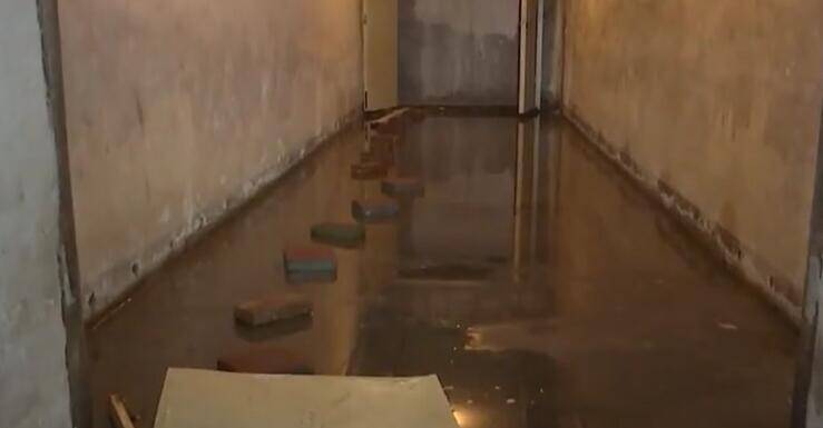 ​济南：业主入住10年小区地下室一直漏水 居民担忧有隐患